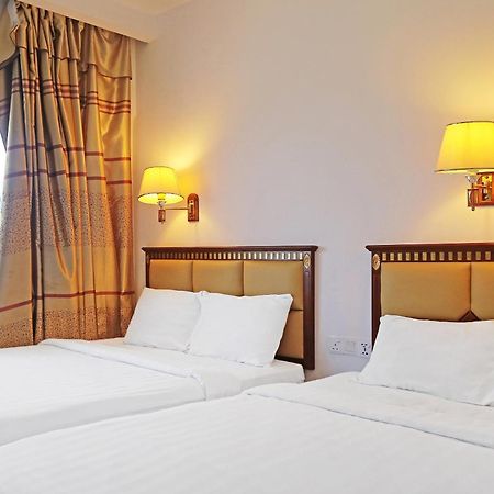 Super Oyo 90464 Borneo Suites Hotel Кота-Кинабалу Экстерьер фото