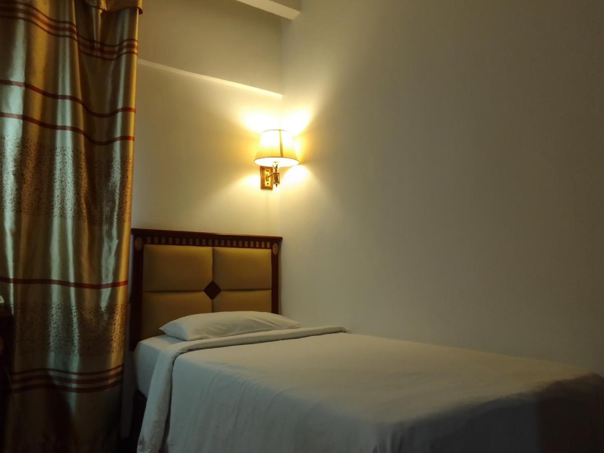 Super Oyo 90464 Borneo Suites Hotel Кота-Кинабалу Экстерьер фото