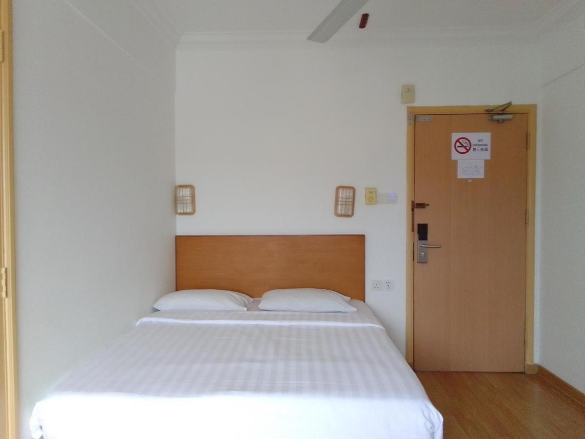 Super Oyo 90464 Borneo Suites Hotel Кота-Кинабалу Экстерьер фото