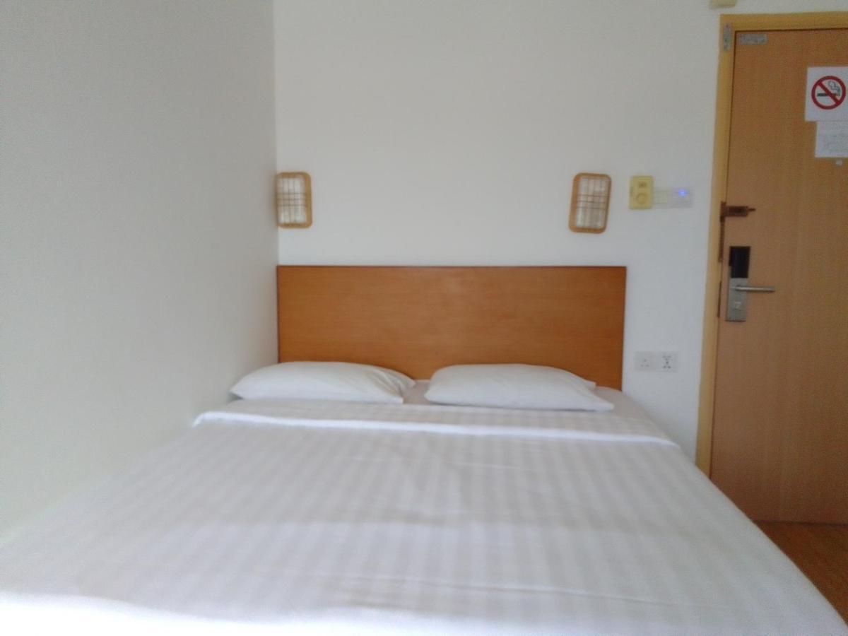 Super Oyo 90464 Borneo Suites Hotel Кота-Кинабалу Экстерьер фото