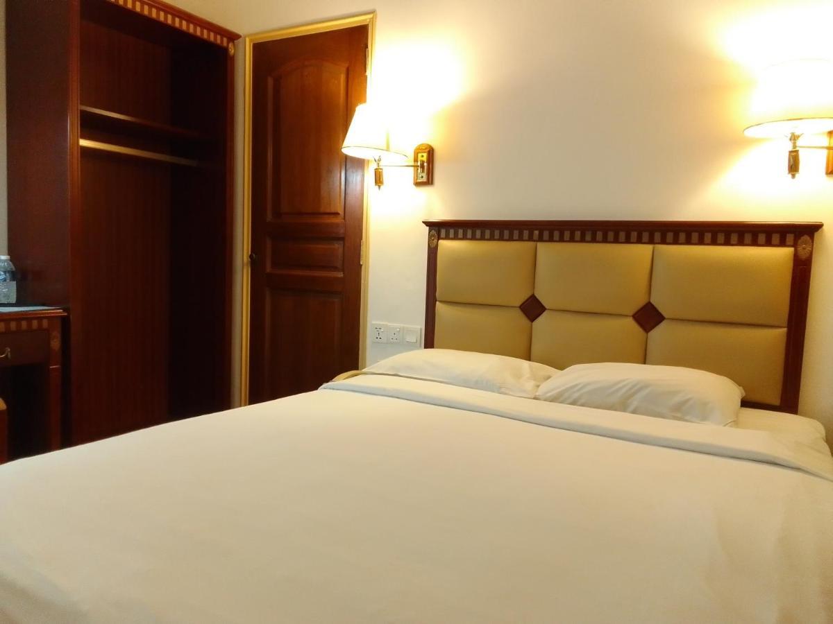Super Oyo 90464 Borneo Suites Hotel Кота-Кинабалу Экстерьер фото