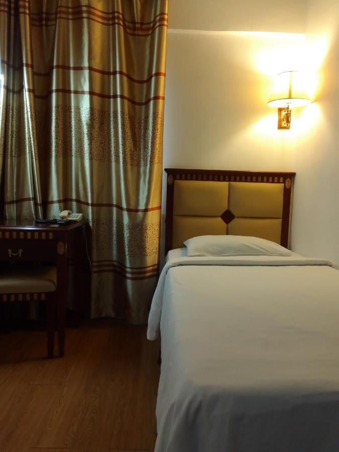 Super Oyo 90464 Borneo Suites Hotel Кота-Кинабалу Экстерьер фото
