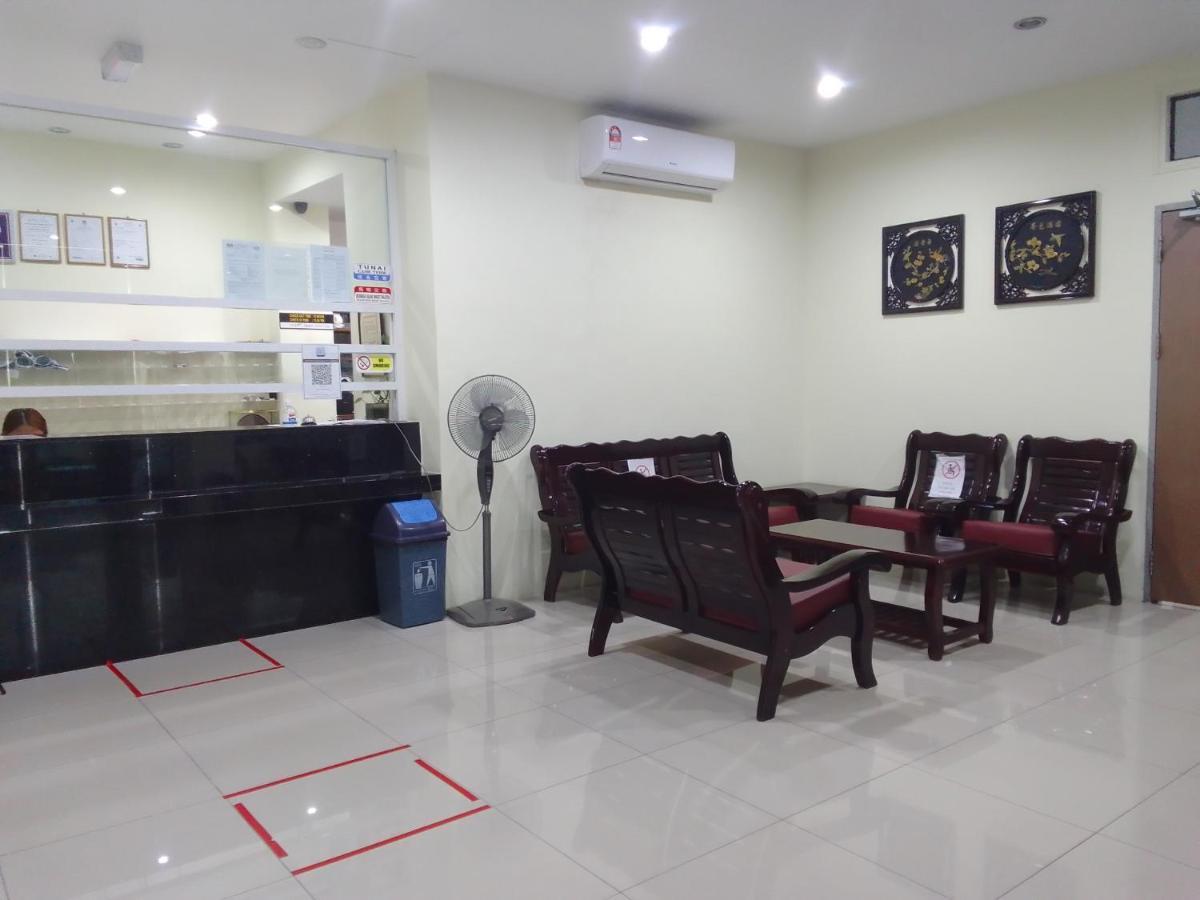 Super Oyo 90464 Borneo Suites Hotel Кота-Кинабалу Экстерьер фото
