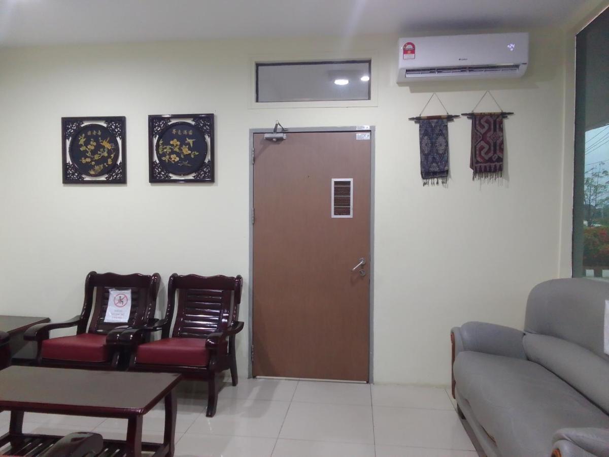 Super Oyo 90464 Borneo Suites Hotel Кота-Кинабалу Экстерьер фото